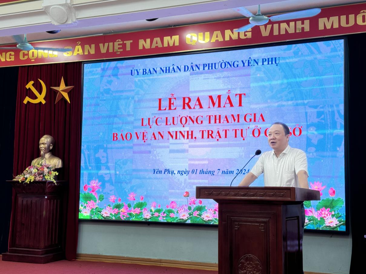 Đồng chí Nguyễn Lê Hoàng - Phó Bí thư Thường trực Quận ủy Tây Hồ phát biểu chỉ đạo buổi lễ